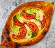 Хачапури с томатами и соусом песто