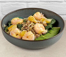 Салат с киноа и креветками