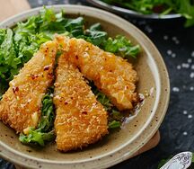 Жареный сыр сулугуни с медово-горчичной заправкой