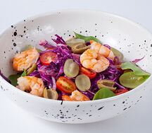 Салат с красной капустой и креветками New