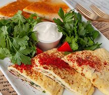 Омлет с лепешкой и сулугуни
