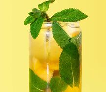 Холодный зеленый чай с манго