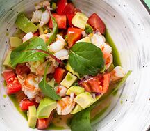 Салат с тигровыми креветками