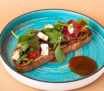 Брускетта с баклажанами