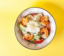 Цезарь с тигровыми креветками