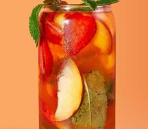 Холодный зеленый чай Персик-клубника