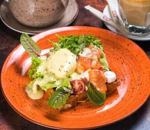 Бельгийские вафли с лососем