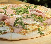 Мортаделла и трюфельный соус 