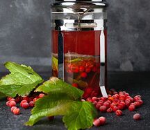 Калиновый чай с мёдом и листьями чёрной смородины