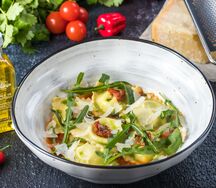 Домашние равиоли с кавказскими сырами и зеленью