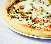 Пепперони с корнишонами