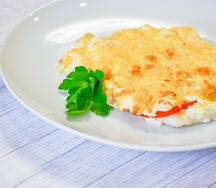 Курица отбивная с помидорами