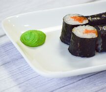 Мини-ролл с лососем