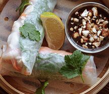 Спринг-роллы с курицей и креветкой