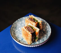 Кацу сандо с томленой говядиной