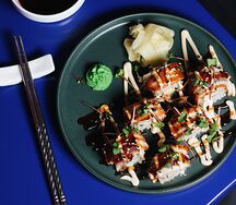 Ролл с угрем и тамаго