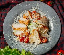 Цезарь с курицей