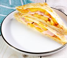 Блин с картошкой фри и ветчиной