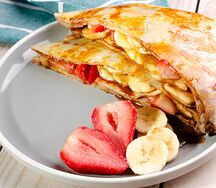 Блин с бананом, клубникой и Нутеллой