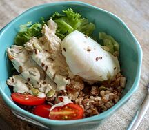 Греча с курочкой и яйцом пашот