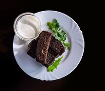 Гренки Бородинские с чесночным соусом