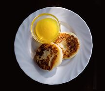 Сырники с творогом и изюмом