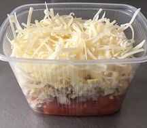 Салат Мясной с томатами и сыром