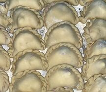 Замороженные вареники с творогом и вишней