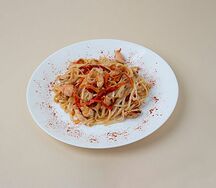 Лапша пшеничная с куриным филе и овощами