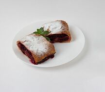 Штрудель с вишней