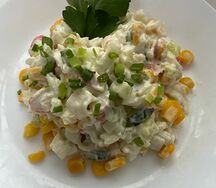 Салат с крабовыми палочками и ветчиной