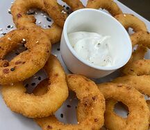 Микс из колец кальмара в кляре