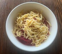 Салат из свеклы с сыром и чесноком