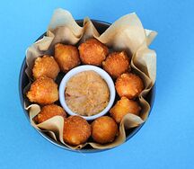 Сырные шарики с халапеньо