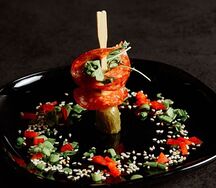 Канапе пепперони-корнишоны-рукола