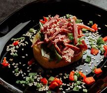 Брускетта с говядиной