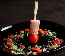 Канапе с ветчиной и черри