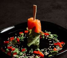 Канапе семга-огурец-руккола