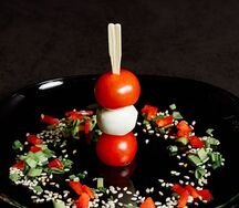 Канапе черри-моцарелла