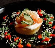 Брускетта с семгой слабосоленой