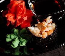 Гункан с тигровой креветкой