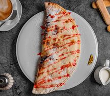 Кальцоне с Нутеллой и яблоком