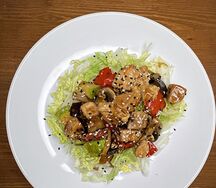 Курица в соусе терияки с жареными овощами
