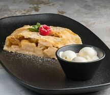 Штрудель яблочный с пряной корицей