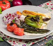 Томат на мангале