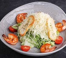 Цезарь с тигровыми креветками