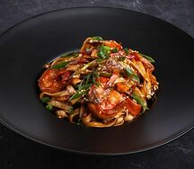 Wok c креветками