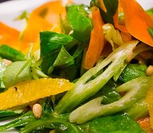 Фреш-салат с морковью и сельдереем