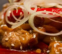 Свинина, жаренная по-китайски в кисло-сладком соусе