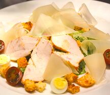 Салат Цезарь с курицей